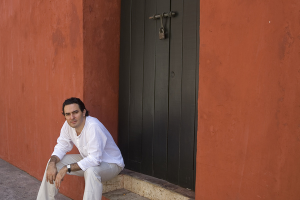 Vasquez_Juan Gabriel by Mordzinski.jpg